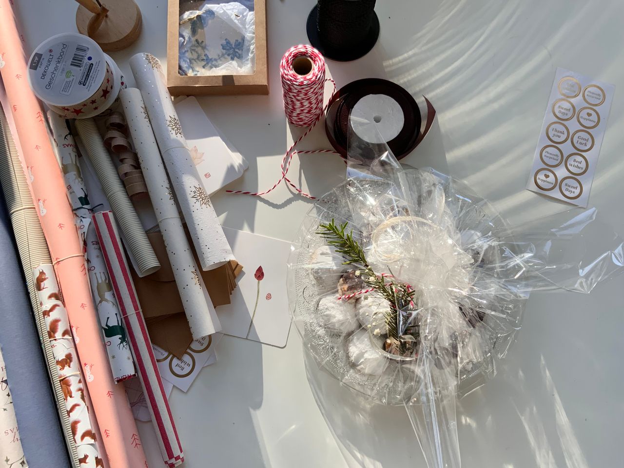 Discover a flat lay of gift wrapping essentials perfect for any occasion. Includes wrapping paper and ribbons.